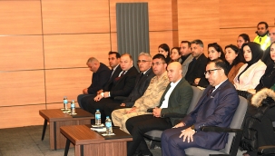 ​​​​​​​Doğubayazıt'ta Yöneticilere Özel Seminer: İletişim Becerileri ve Protokol Kuralları Masaya Yatırıldı