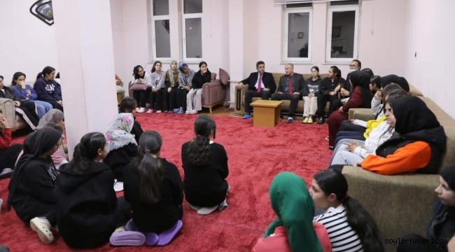 AĞRI İL MİLLİ EĞİTİM MÜDÜRÜ KÖKREK, KIZ PANSİYONUNDA ÖĞRENCİLERLE AKŞAM YEMEĞİ YEDİ