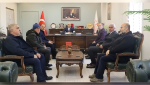 Doğubayazıt Kaymakamı Ekinci, (SYDV) Mütevelli Heyet Üyelerine Plaket Takdimi 