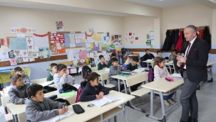 MÜDÜR HASAN KÖKREK, DİYADİN TÜRK TELEKOM ORTAOKULUNU ZİYARET ETTİ