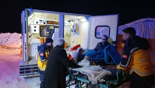​​​​​​​Ağrı'da 77 Yaşındaki Hasta, Karla Kapalı Köy Yolunda Kar Paletli Ambulansla Zorlu Kurtarma
