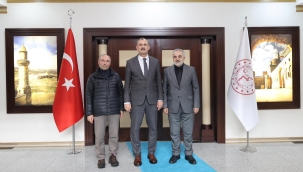 Ağrı Dağı Gazeteciler Cemiyeti'nden Vali Dr. Önder Bozkurt'a Nezaket Ziyareti