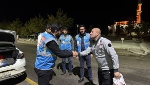 ​​​​​​​AK Parti Ağrı İl Gençlik Kolları'ndan Güvenlik Güçlerine Anlamlı Sahur Ziyareti