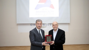 ​​​​​​​AİÇÜ'de "Sağlıkta İnovasyon, Tıpta Dönüşüm" konulu konferans gerçekleştirildi.