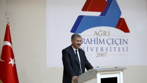 AİÇÜ'de Rektör–Öğrenci Buluşması Tıp Fakültesinde Devam  Etti