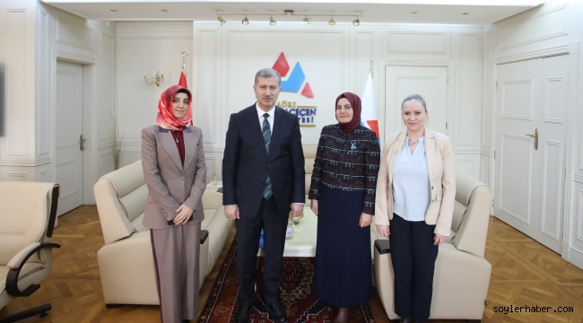 ​​​​​​​AİÇÜ Prof. Dr. Rektörü Gülçin'den Doç. Dr. Ebru Erdemir'e Teşekkür Belgesi  