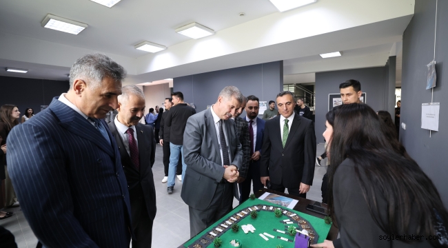 AİÇÜ'de Geri Dönüşümle Eğitime Değer Katan Sergi Açıldı