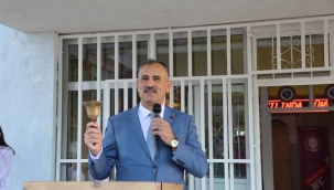 Ağrı'da İlk Ders Zili Coşkusu: Vali Bozkurt ve Kaymakamlar Öğrencilerle Buluştu